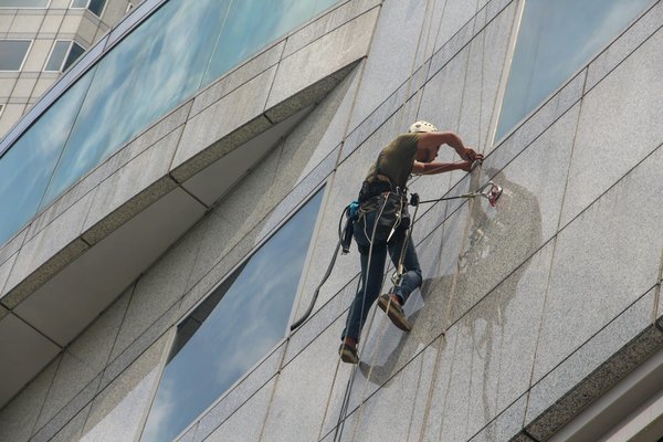 Guide complet pour nettoyer la façade de votre maison : astuces et conseils pratiques